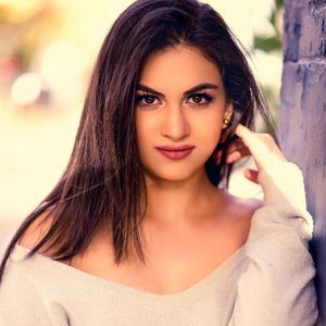 Meet your Posher, Lara